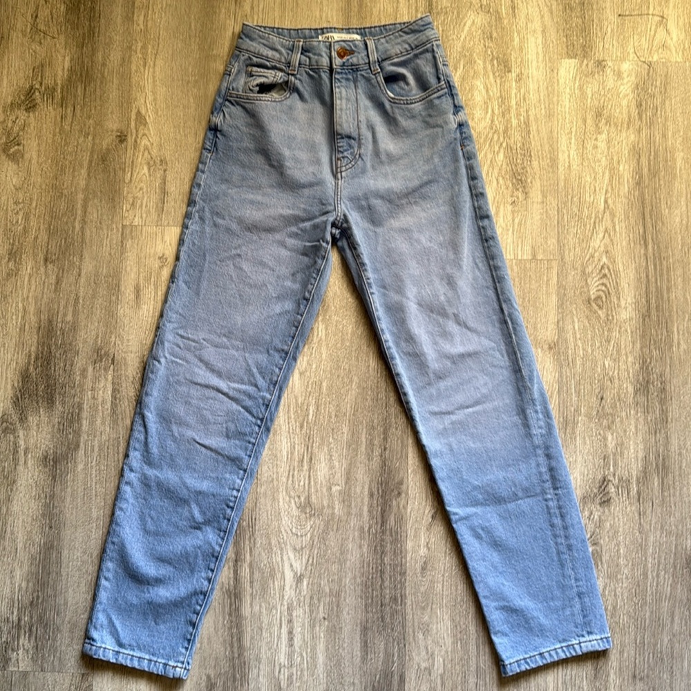 Zara Straight Leg High Waisted Jeans - SIZE 2